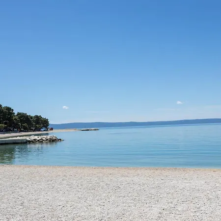 APARTMENT LORY- BRAND NEW ,ON SEA PROMENADE,BEACHFRONT,GARAGE,WiFi,TERRACE OVERLOOKING SEA *