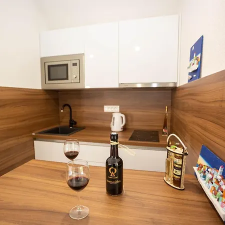 APARTMENT LORY- BRAND NEW ,ON SEA PROMENADE,BEACHFRONT,GARAGE,WiFi,TERRACE OVERLOOKING SEA *