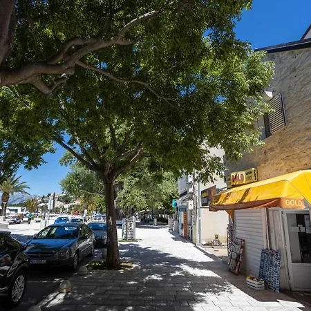 APARTMENT LORY- BRAND NEW ,ON SEA PROMENADE,BEACHFRONT,GARAGE,WiFi,TERRACE OVERLOOKING SEA *