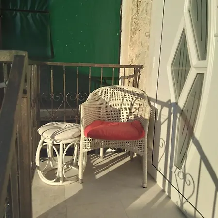 APARTMENT LORY- BRAND NEW ,ON SEA PROMENADE,BEACHFRONT,GARAGE,WiFi,TERRACE OVERLOOKING SEA Baška Voda