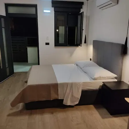 APARTMENT LORY- BRAND NEW ,ON SEA PROMENADE,BEACHFRONT,GARAGE,WiFi,TERRACE OVERLOOKING SEA *