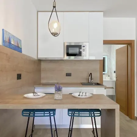 Apartment APARTMENT LORY- BRAND NEW ,ON SEA PROMENADE,BEACHFRONT,GARAGE,WiFi,TERRACE OVERLOOKING SEA Baška Voda